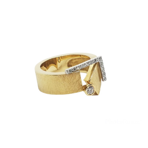 Anillo de oro blanco y oro amarillo con diamantes