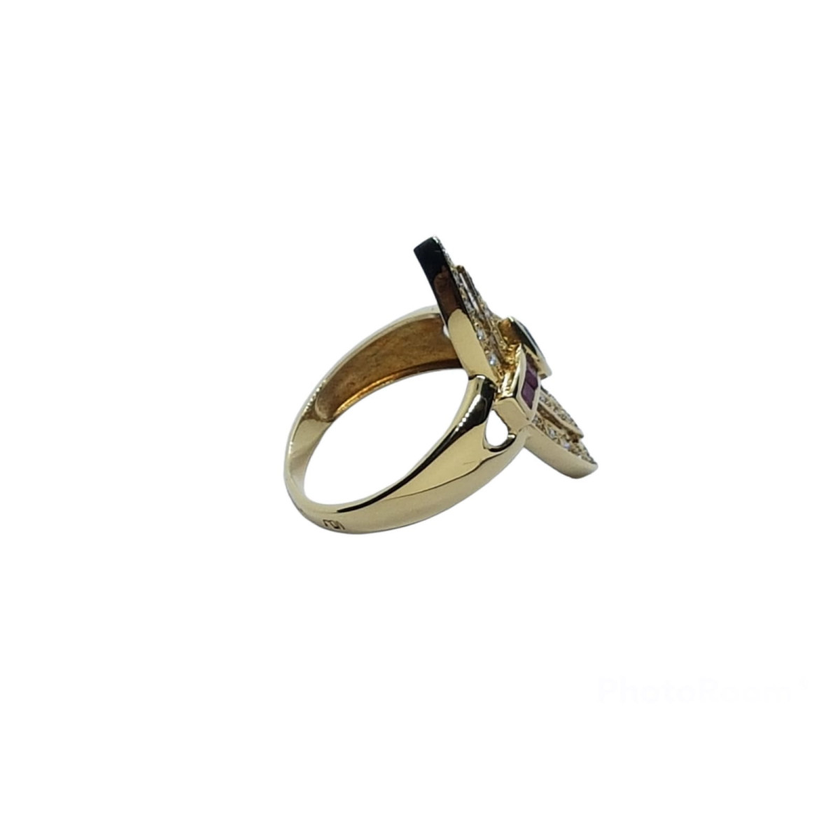 Anillo de oro amarillo con diamantes, zafiros y rubí